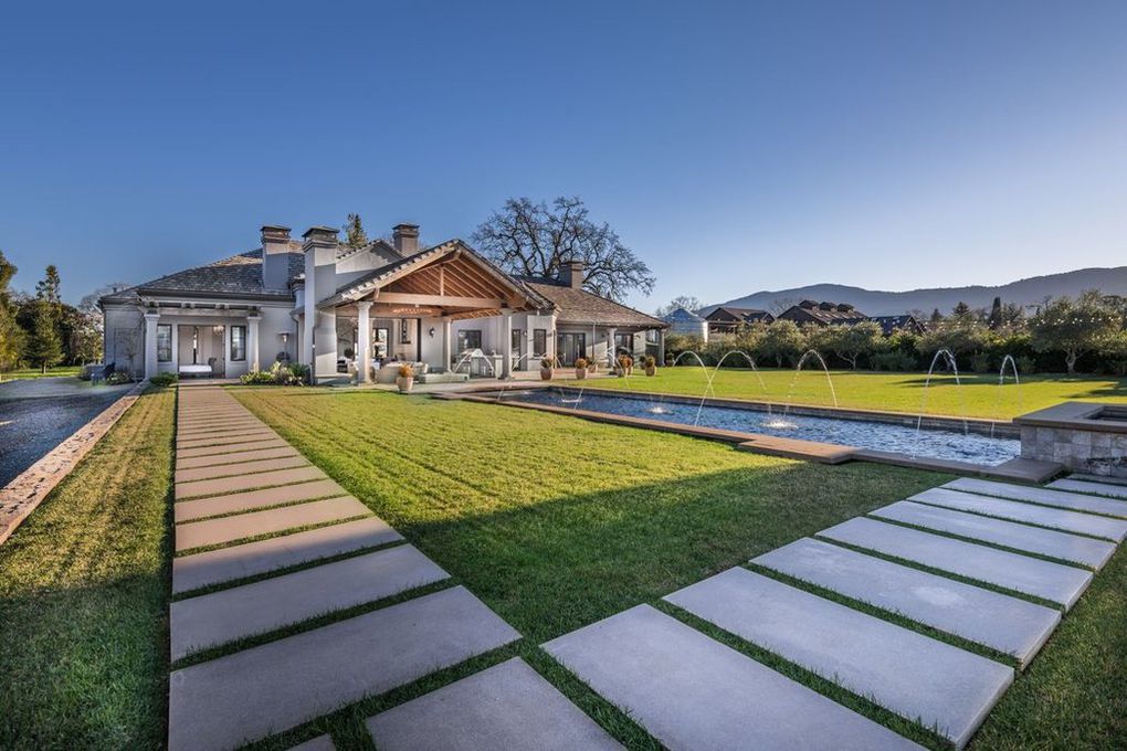 550 Zinfandel Lane in St. Helena
